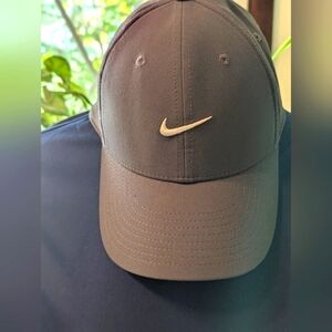 Nike Dk Grey LTWT Adjustable Ball Cap Sz Sm/Med